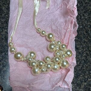 Elegant Pearl Cluster Necklace